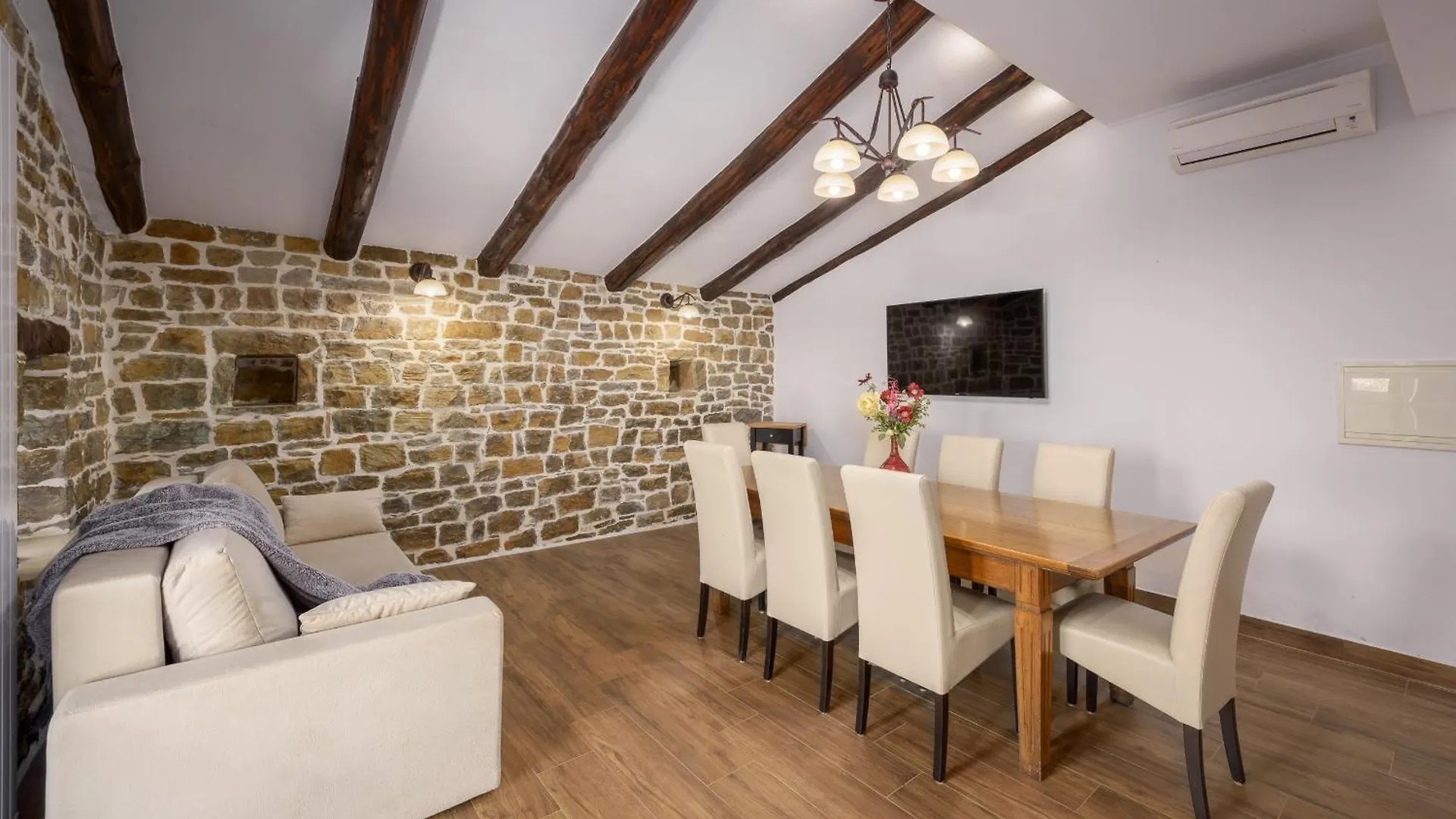 Villa Zamask For 7 People In Central Istria With Jacuzzi & Sauna