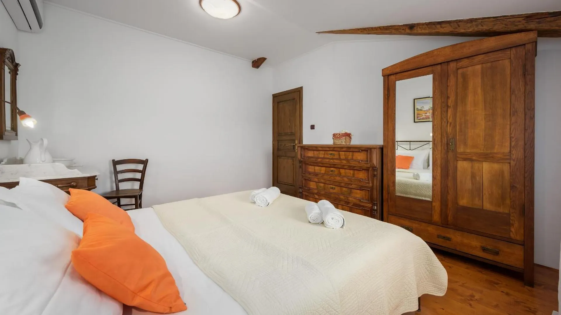 Villa Zamask For 7 People In Central Istria With Jacuzzi & Sauna Croatia