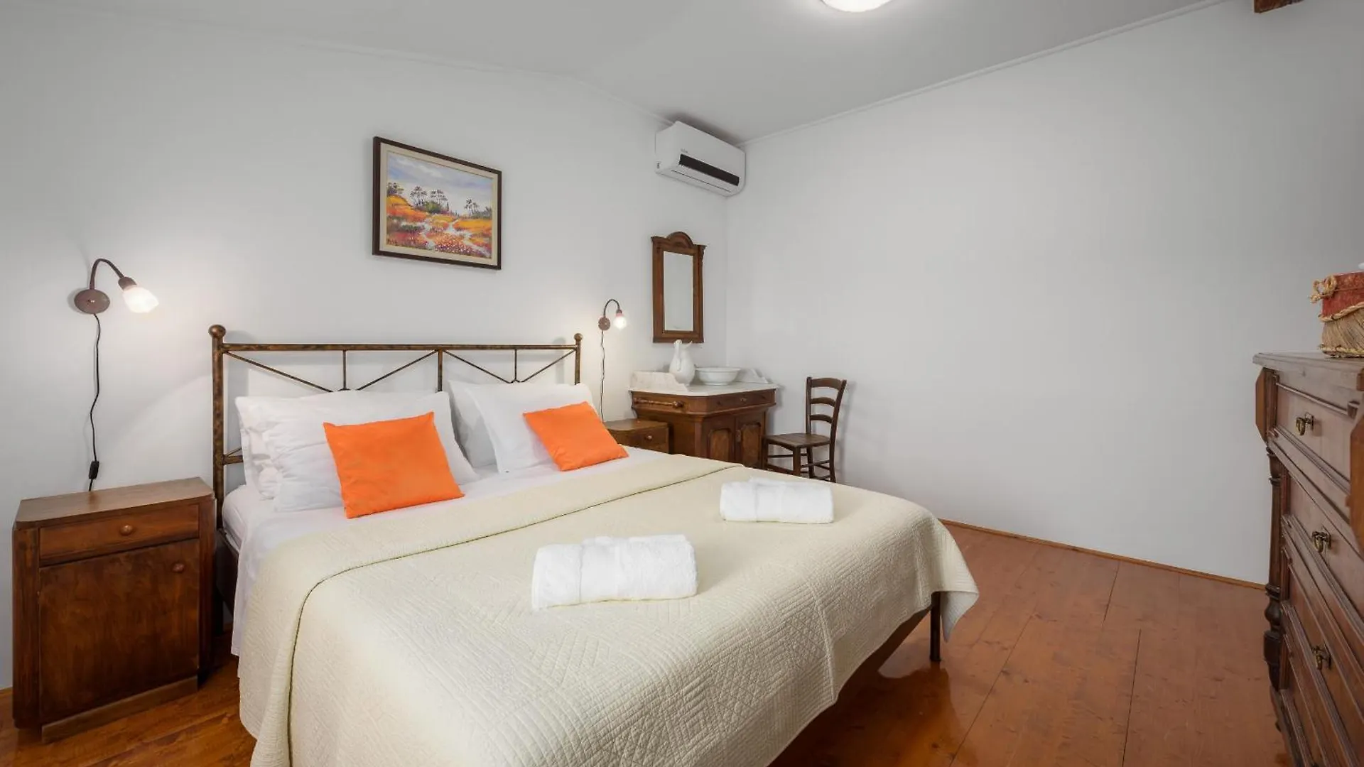 Villa Zamask For 7 People In Central Istria With Jacuzzi & Sauna 0*,
