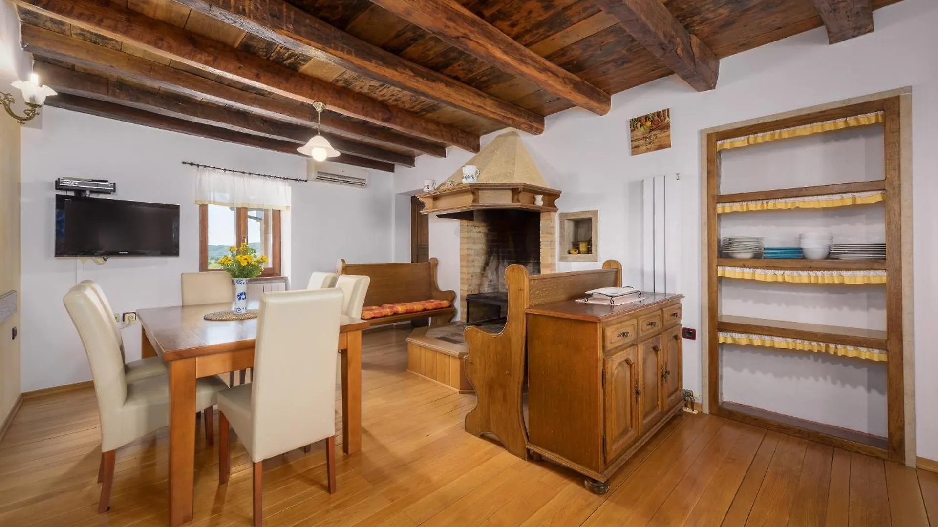 Villa Zamask For 7 People In Central Istria With Jacuzzi & Sauna