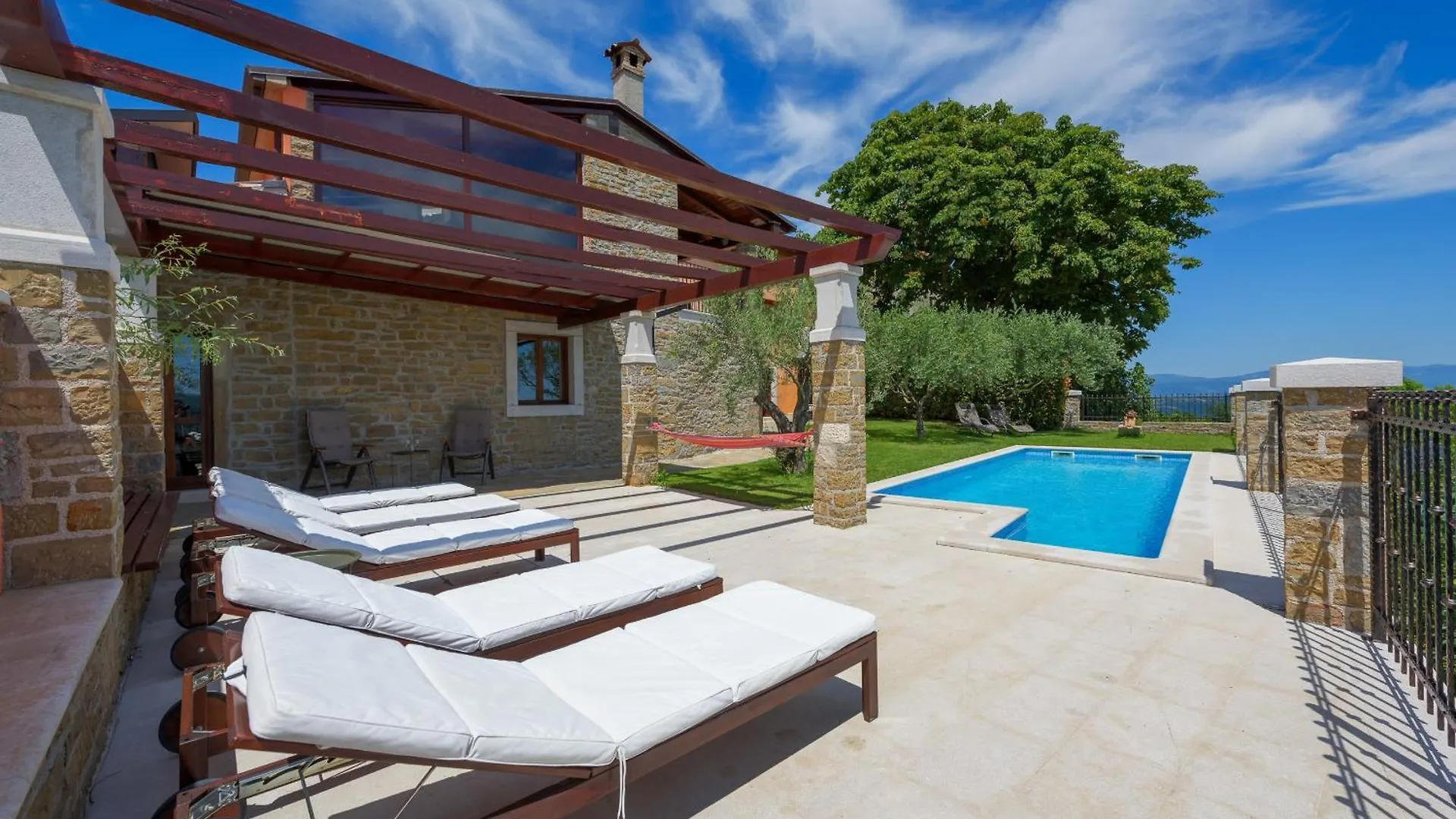 Villa Zamask For 7 People In Central Istria With Jacuzzi & Sauna