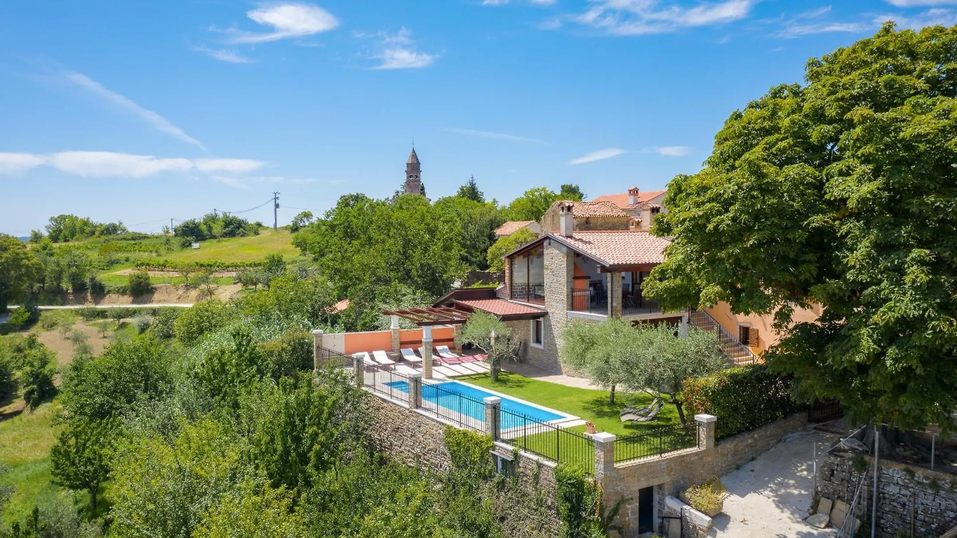 Villa Zamask For 7 People In Central Istria With Jacuzzi & Sauna
