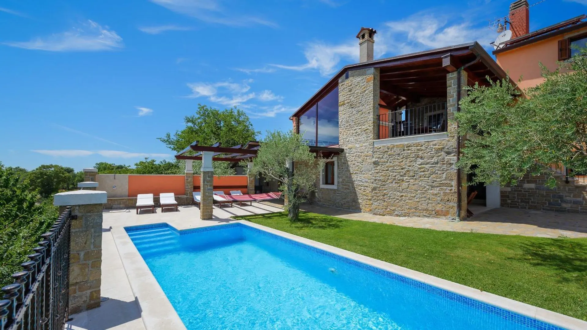 Villa Zamask For 7 People In Central Istria With Jacuzzi & Sauna 0*,