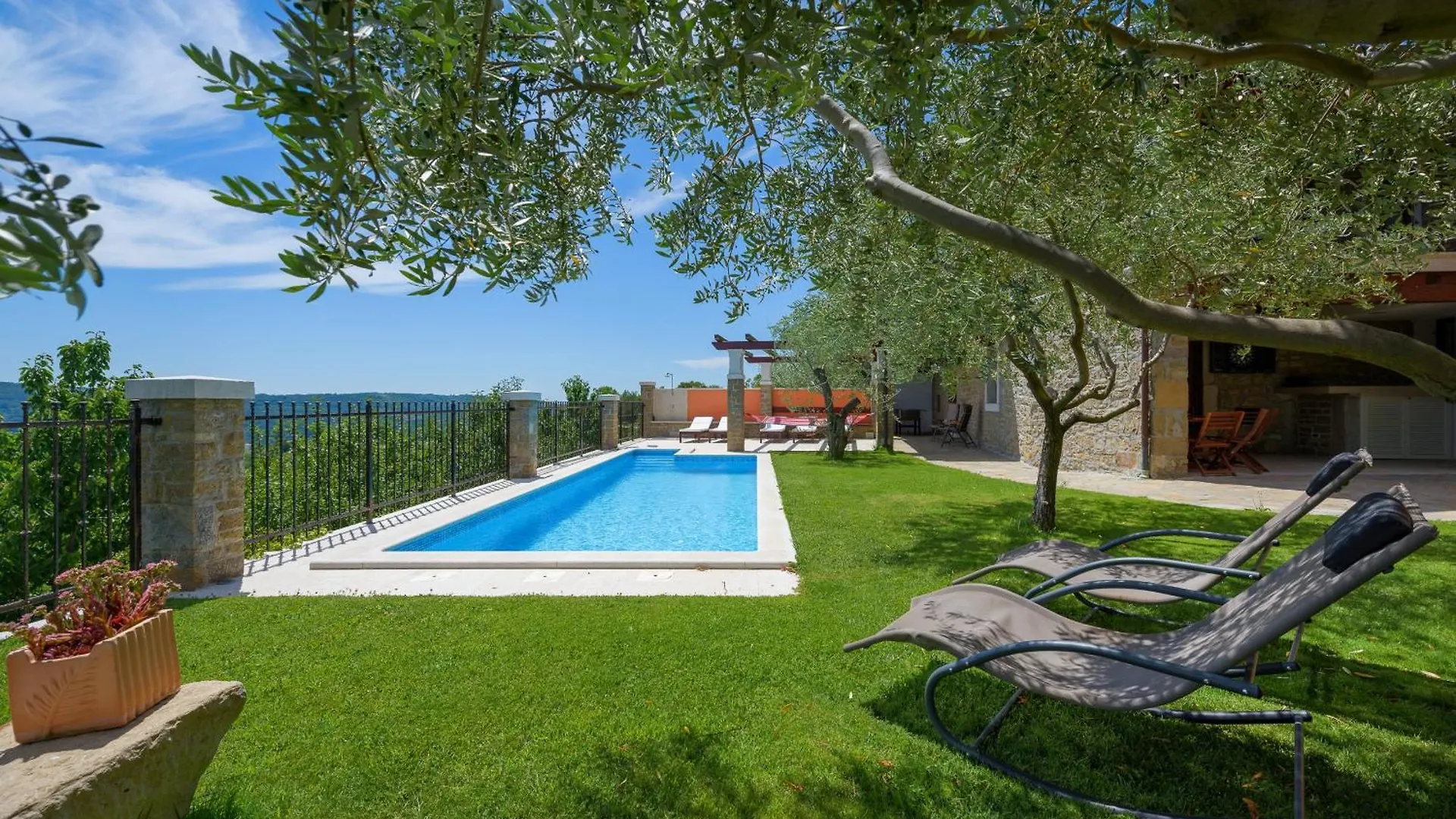 Villa Zamask For 7 People In Central Istria With Jacuzzi & Sauna